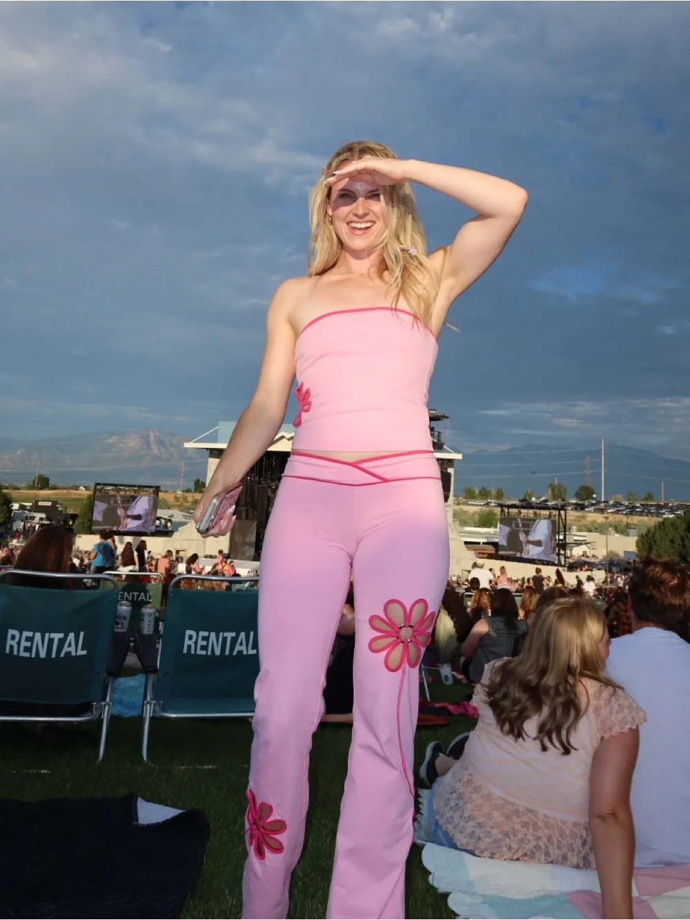 Hilary Duff concert outfit